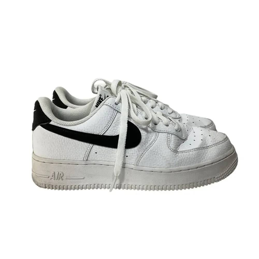 Nike Classic White Air Force 1 07 Sneakers Size 6 Men / 7.5 Women